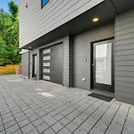 Townhome About 10 Mi To Downtown Seattle Deck And Patio