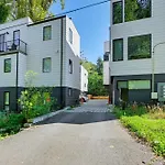 Townhome About 10 Mi To Downtown Seattle Deck And Patio
