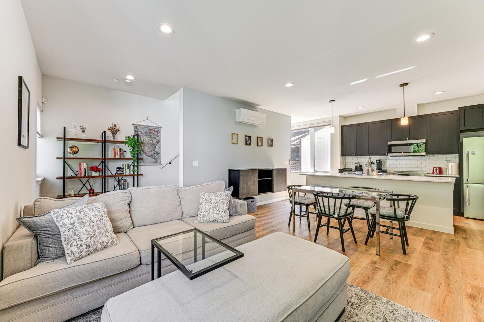 Holiday home Townhome About 10 Mi To Downtown Deck And Patio