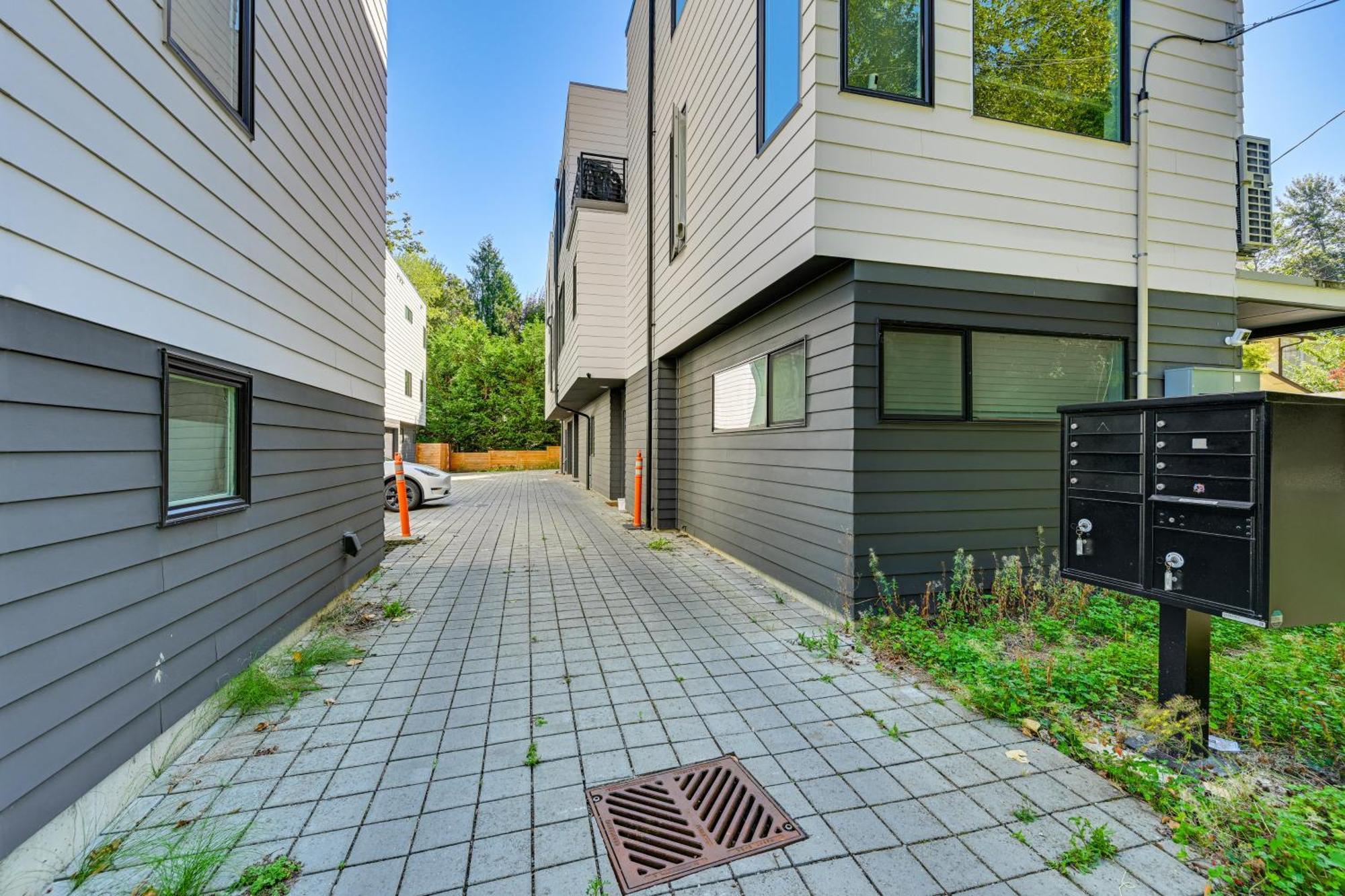 Townhome About 10 Mi To Downtown Deck And Patio *